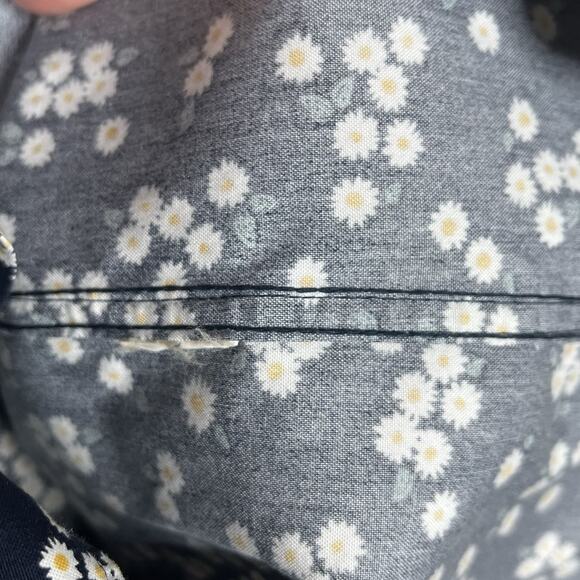 LL Bean Daisy Floral Print Button Up Shirt Black Womens Small Preppy Cottage - Picture 6 of 8